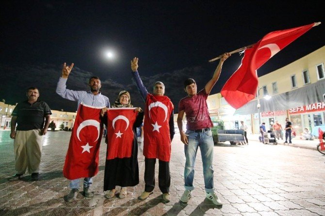 Darende’de Demokrasi Nöbeti Sürüyor