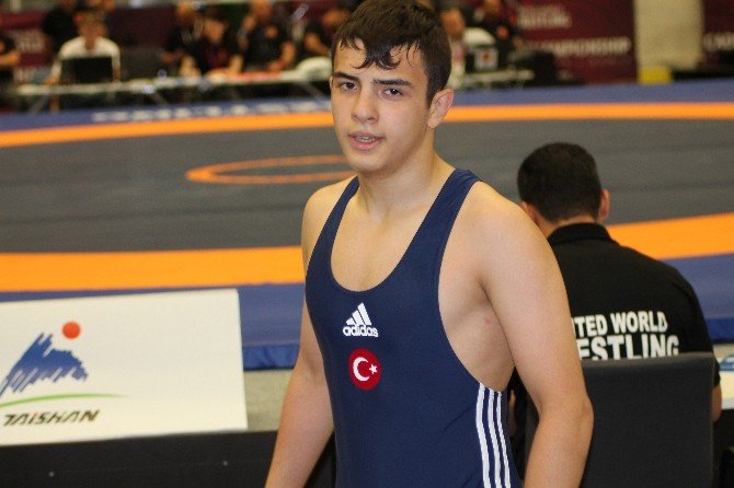 Yıldızlar Avrupa Güreş Şampiyonası Başladı