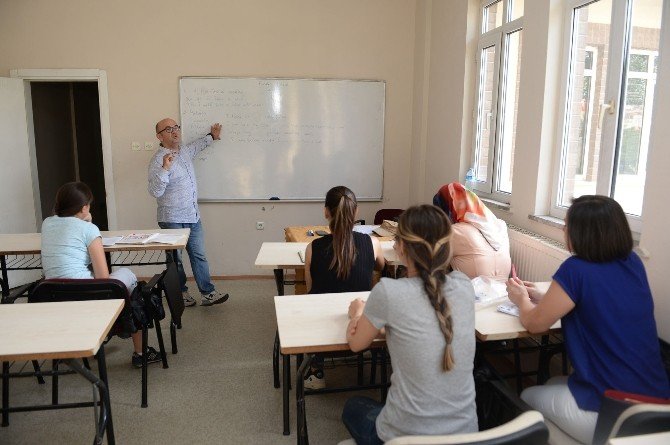 Anne Kız Sınıf Arkadaşı Oldu