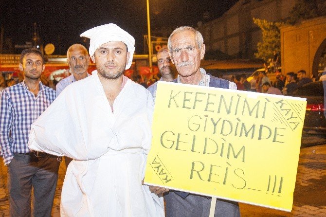 Darbe Kalkışmasına Kefenli Tepki