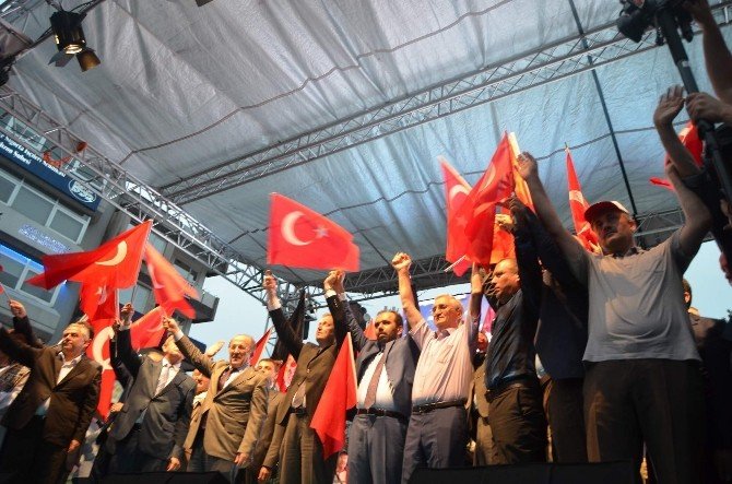 Trabzon’da “Milli İradeye Ve Demokrasiye Sahip Çık Yürüyüşü