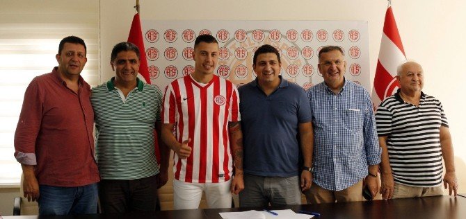 Antalyaspor, Emre Güral İle İki Yıllık Sözleşme İmzaladı
