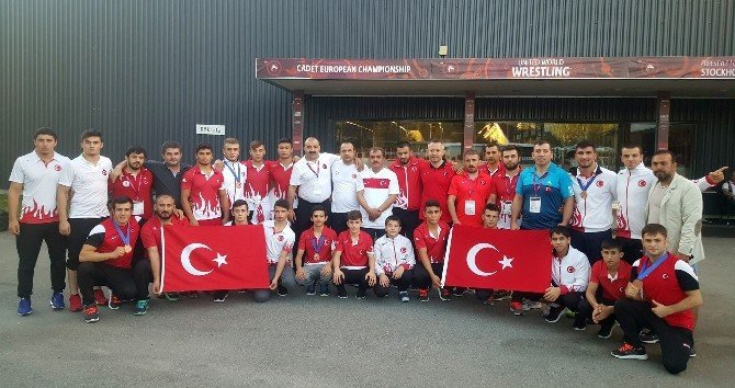 Yıldız Güreşçilerden Stockholm’de Büyük Başarı
