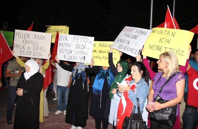 Safranbolu’da Binlerce Kişi ‘Demokrasi Yürüyüşü’ Yaptı