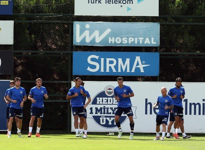 Fenerbahçe Hazırlıklarını Sürdürüyor
