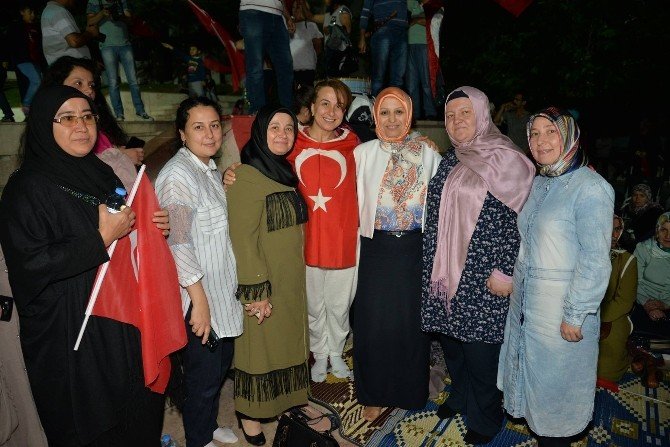 Bilecik’te Demokrasi Nöbeti Sürüyor