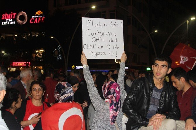 Bolu Valisinin Kaçırıldığı Söylentileri Halkı Sokağa Döktü