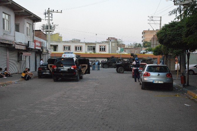 Diyarbakır’da Hücre Evini Basan Polis İle Teröristler Çatıştı: 3 Polis Şehit, 2 Polis Yaralı