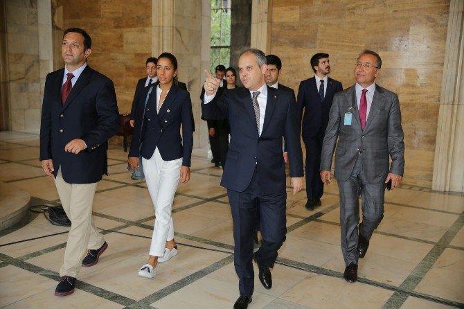 Bakan Çağatay Kılıç, Çağla Büyükakçay’a Darbecilerin Bombaladığı Tbmm’yi Gezdirdi