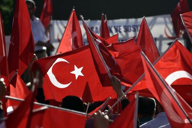 Gümüşhane’de Sağlık Ve Sosyal Hizmet Çalışanlarından Darbe Tepkisi