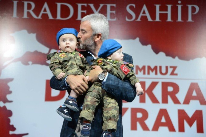 Asker İkizler Demokrasi Nöbetinde