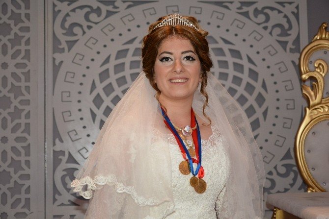 Polis Damat Kendi Düğününe Gelemedi
