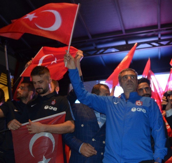 Trabzonspor’dan Demokrasi Nöbetine Destek