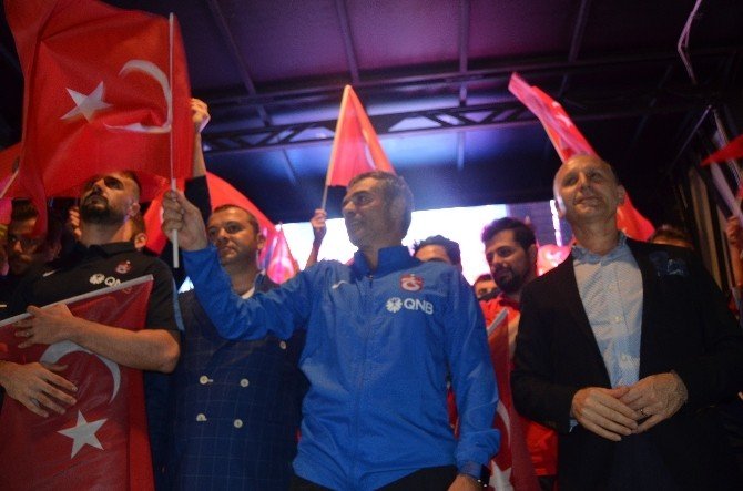 Trabzonspor’dan Demokrasi Nöbetine Destek