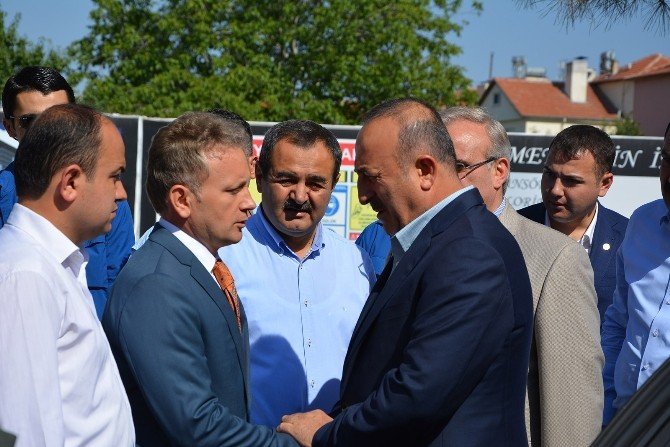 Dışişleri Bakanı Çavuşoğlu, Ağaroğlu Ailesine Taziyede Bulundu