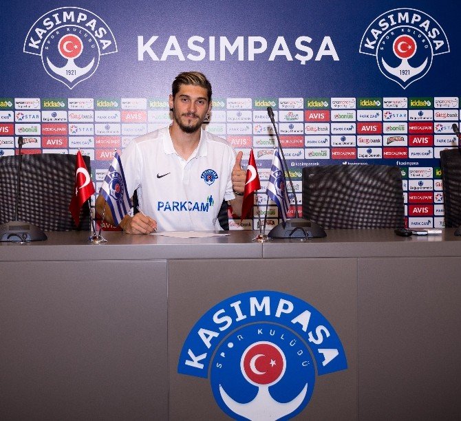 Kasımpaşa, Batuhan Altıntaş’ı Renklerine Bağladı