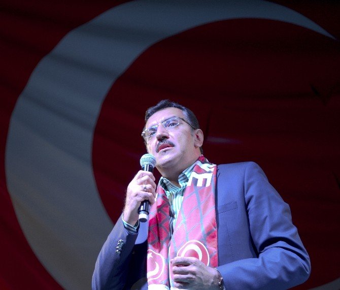 Gümrük Ve Ticaret Bakanı Tüfenkci Demokrasi Nöbetinde
