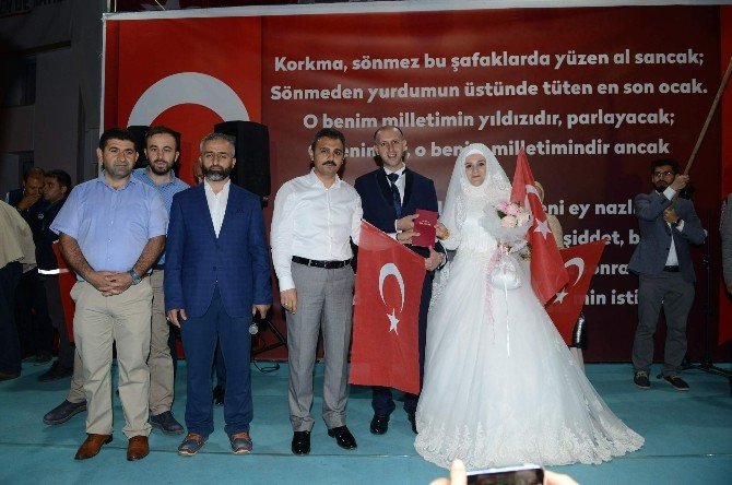 Gelin Damat Demokrasi Nöbetinde