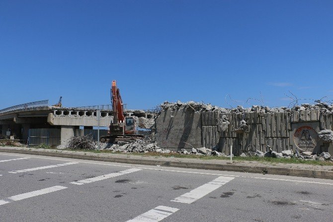 Halit Kobya Üst Geçidinin Yıkımına Başlandı