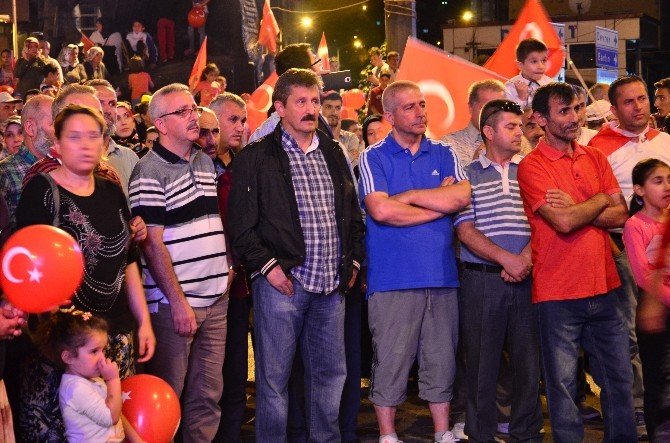 Zonguldaklı Vatandaşlar Demokrasi Nöbetinde