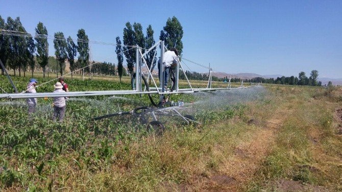Demirözü’nde Çiftçilerin Sulama Sevinci