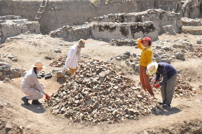 İznik’te Çini Fırınları Kazısı Başladı