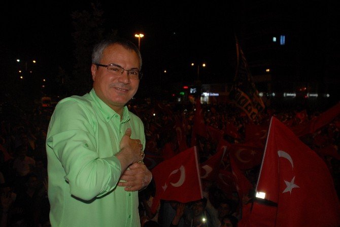 Vali Deniz Fetö’nün Darbe Girişimine Tepki Gösterdi