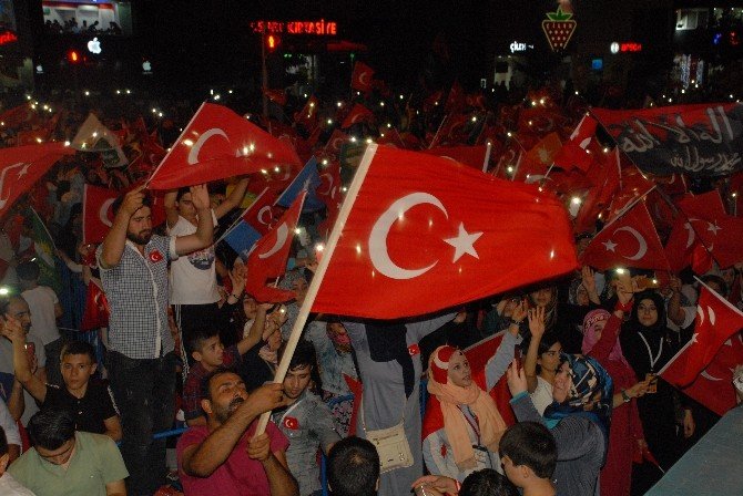 Vali Deniz Fetö’nün Darbe Girişimine Tepki Gösterdi