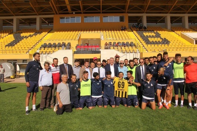 Vali Ustaoğlu’na 69 Numaralı Forma