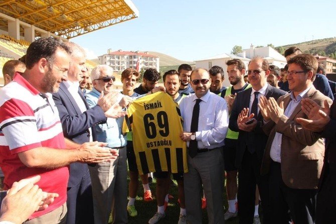 Vali Ustaoğlu’na ‘69’ Numaralı Forma