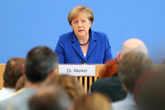 Merkel: “Erken Uyarı Sistemine İhtiyaç Var”
