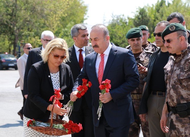 Dışişleri Bakanı Çavuşoğlu: "2’si Büyükelçi 88 Kişinin Bakanlıkla İlişiği Kesildi"