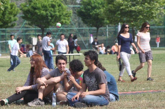 “Tüm Öğrencilere Burs Vereceğiz”