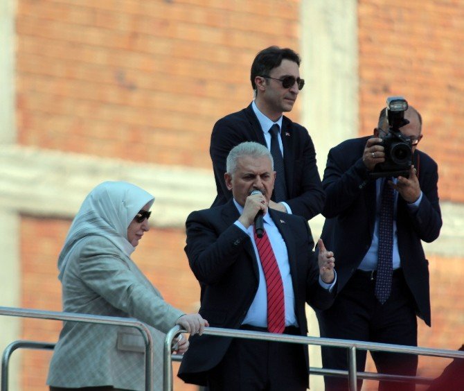 Başbakan Yıldırım, Kazan’da Halka Hitap Etti