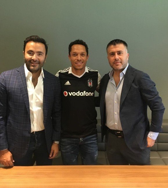 Adriano Correia, Vodafone Arena’yı Gezdi