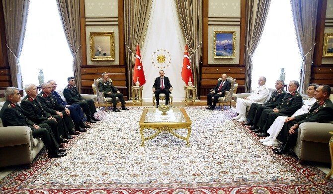Cumhurbaşkanı Erdoğan, Genelkurmay Başkanı Akar Ve Kuvvet Komutanlarını Kabul Etti