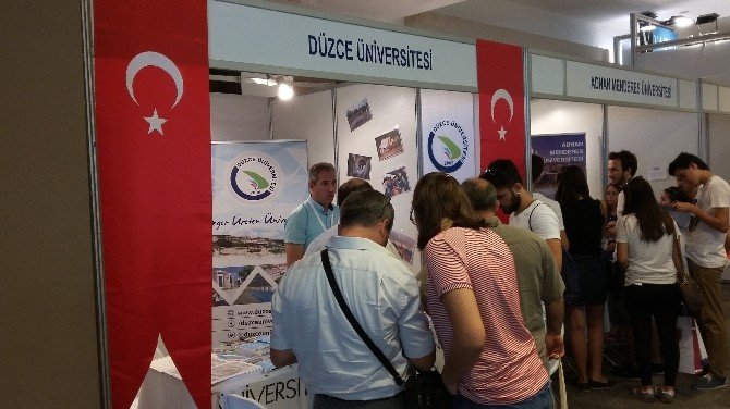 Düzce Üniversitesi İzmir Tercih Fuarında Öğrencilerle Buluştu