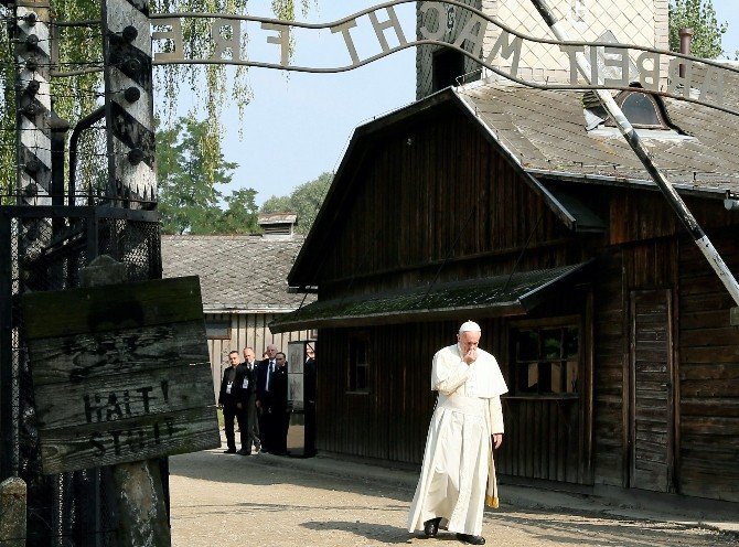Papa Francis, Nazi Kampı Auschwitz’i Ziyaret Etti