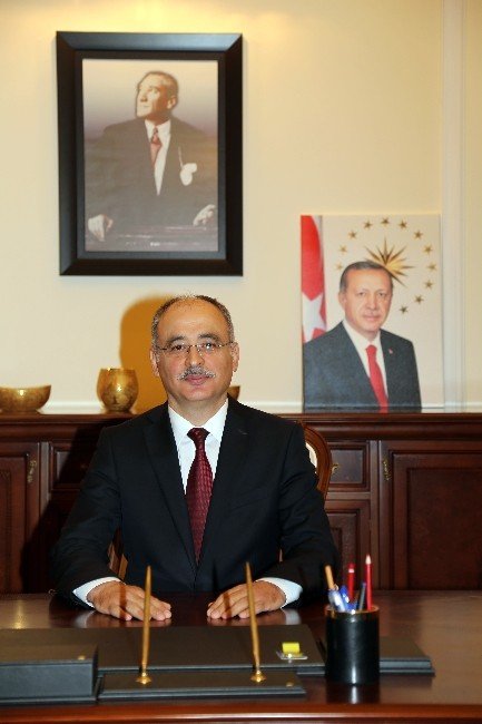Gazi Üniversitesi’nin Yeni Rektörü Prof. Dr. İbrahim Uslan Oldu