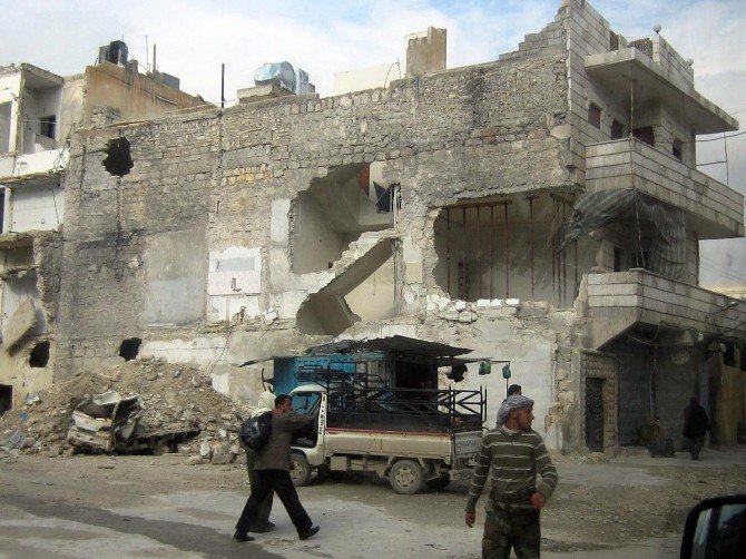 Kuşatma Ve Bombardıman Altındaki Halep’te Yaşam Mücadelesi Sürüyor
