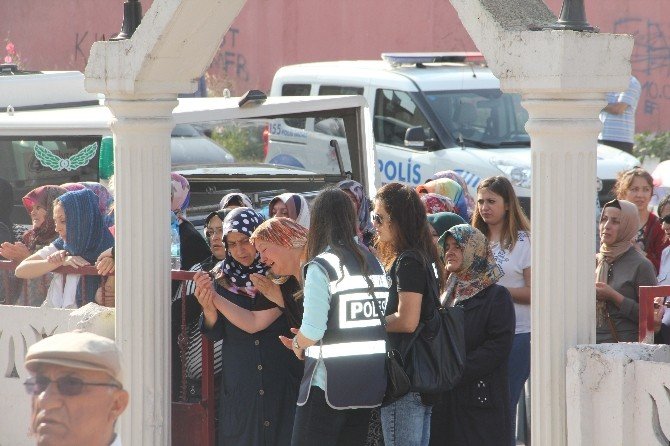 İntihar Eden Polis Memuru Toprağa Verildi