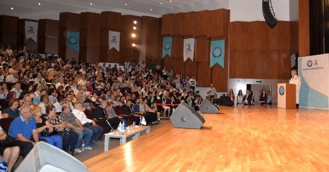 İibf Mezunları Diplomalarını Aldı