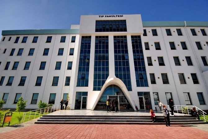 Liseyi Kktc’de Bitiren T.c Uyruklu Öğrencilere, Yakın Doğu Üniversitesi’ne Doğrudan Kayıt Hakkı