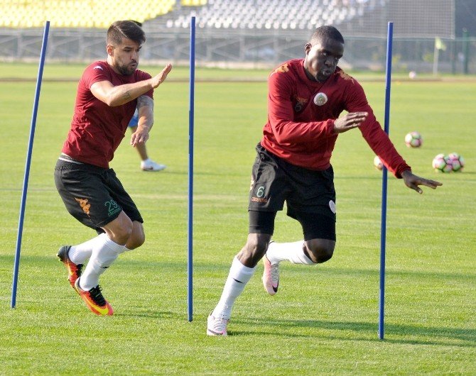 Alanyaspor Kamp Çalışmalarını Çift Antrenmanla Sürdürdü