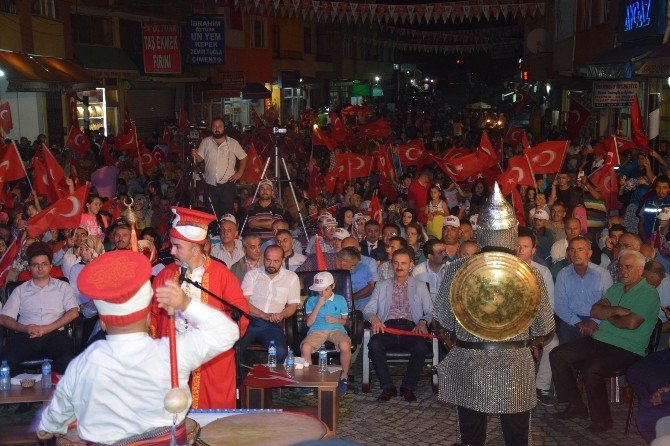 Mustafa Yıldızdoğan Giresun’da Demokrasi Nöbetine Destek Verdi.