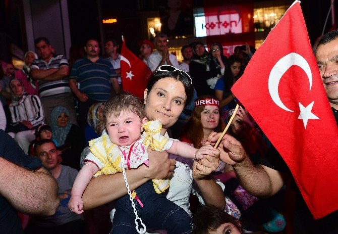 Tbmm Başkanı Kahraman, 15 Temmuz Kızılay Demokrasi Meydanı’nda Milli İrade Nöbetine Katıldı