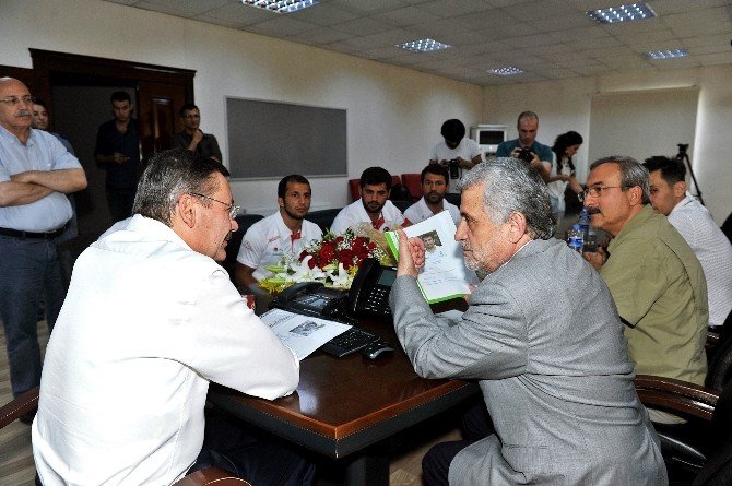 Başkan Gökçek, Milli Güreşçileri Kabul Etti