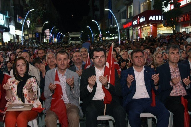 Ünlü Sanatçı Mustafa Yıldızdoğan: “Bu Darbe Bir Hainliktir, Şerefsizliktir”