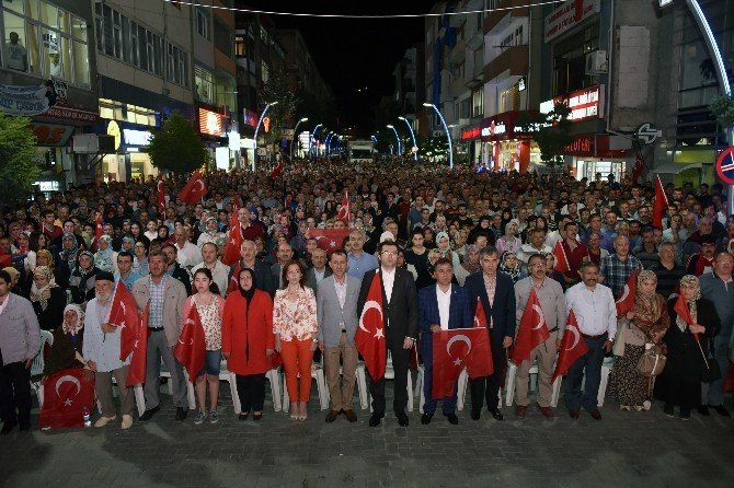 Ünlü Sanatçı Mustafa Yıldızdoğan: “Bu Darbe Bir Hainliktir, Şerefsizliktir”