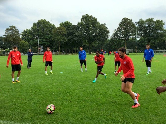 Antalyaspor’un Hollanda Kampı Başladı